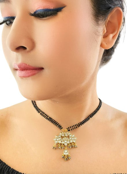 Kundan pendant necklace