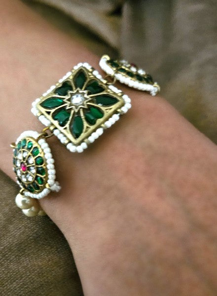 Green kundan and pearl bracelet