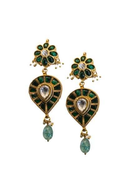 Pearl necklace with green kundan
